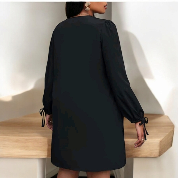 SHEIN VCAY Plus V-neck Knot Cuff Dress 3X - Picture 3 of 11